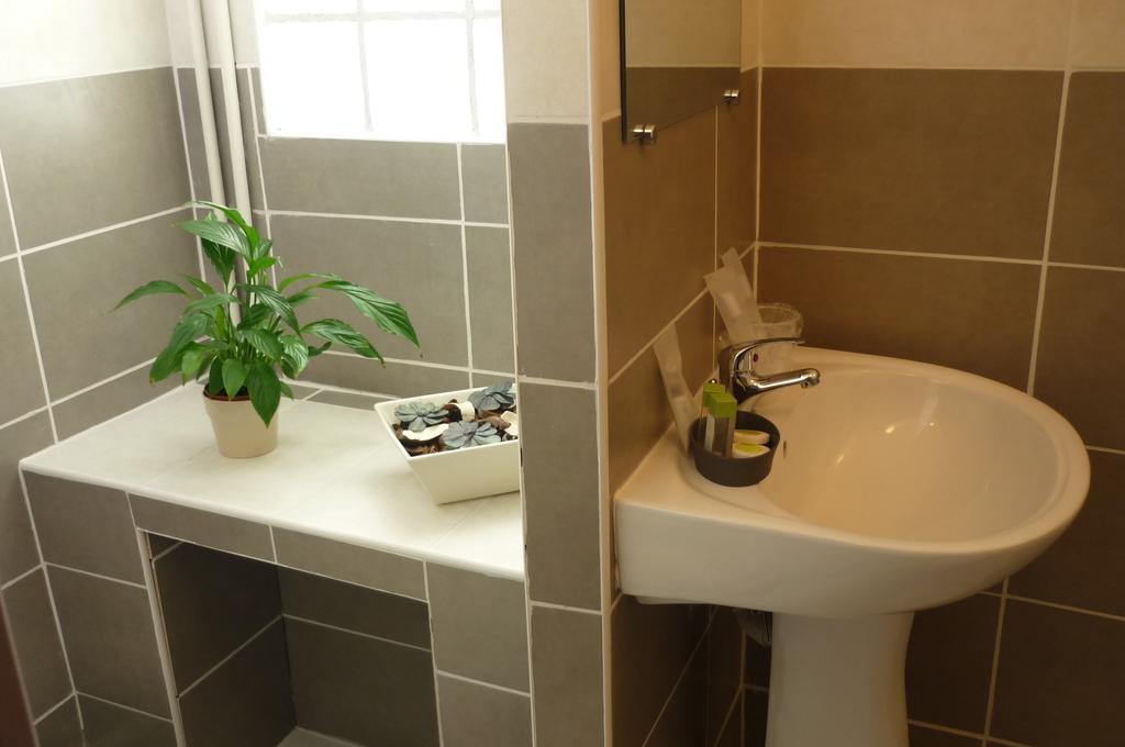 L'Hospitalet Saint Charles Hotel Монпелие Стая снимка